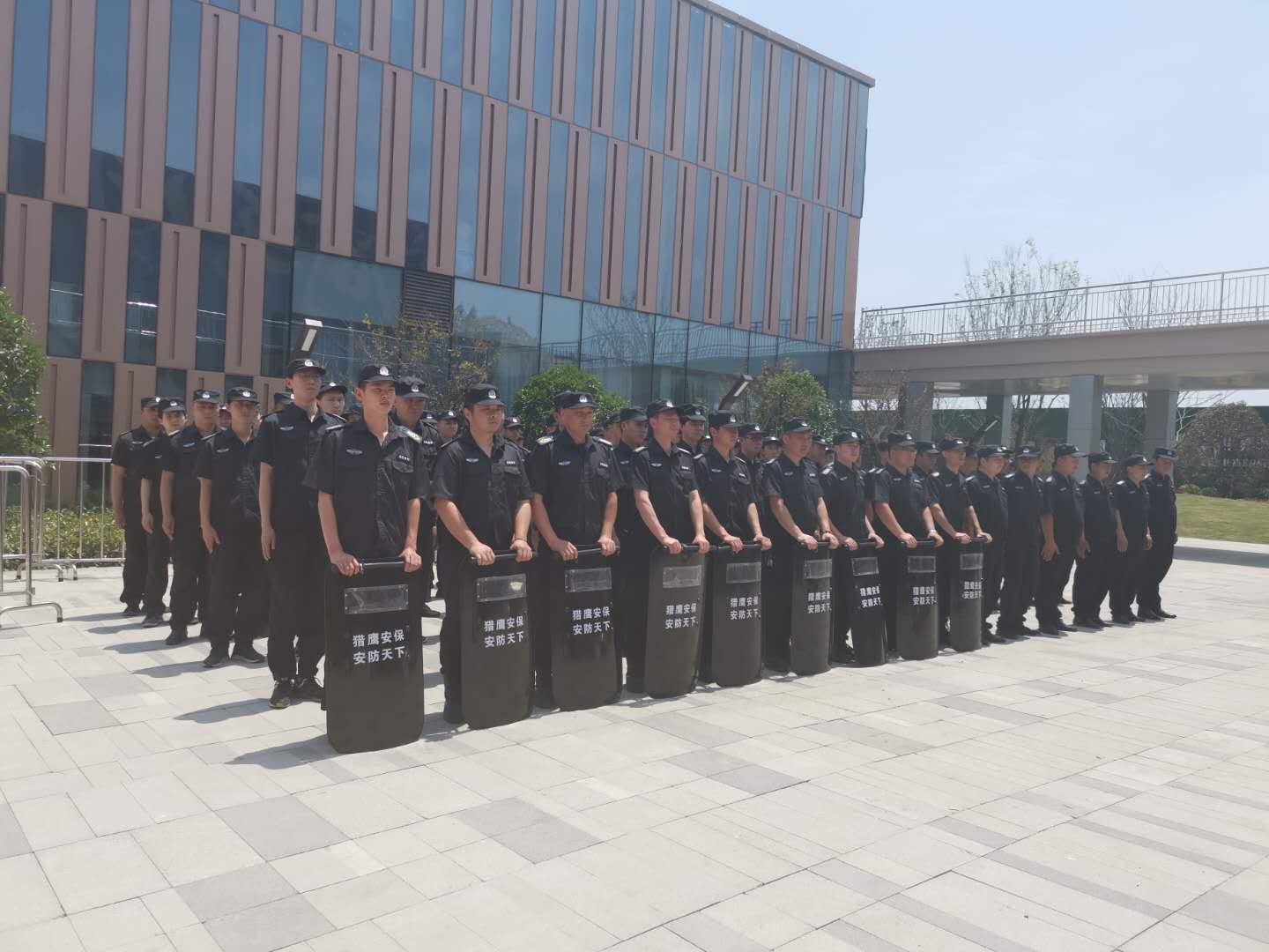 獵鷹保安祝隨州城市空間開(kāi)盤(pán)大吉！