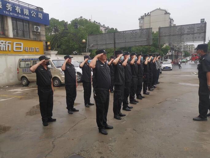 戶外小區(qū)物業(yè)保安夏天**防暑降溫小常識(shí)！趕緊收藏把！