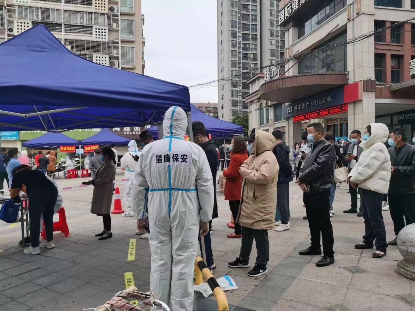 獵鷹保安勇于擔當，積極投入鼎府社區(qū)防疫志愿者工作！