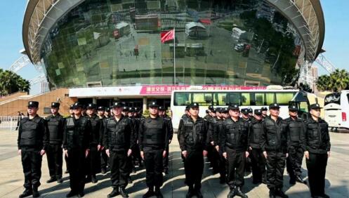 2023襄陽馬拉松在我市諸葛亮廣場激情開跑啦！