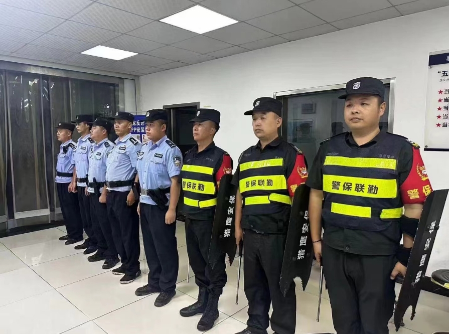 【警保聯(lián)勤】巡邏途中遇車禍，警保合力共救援