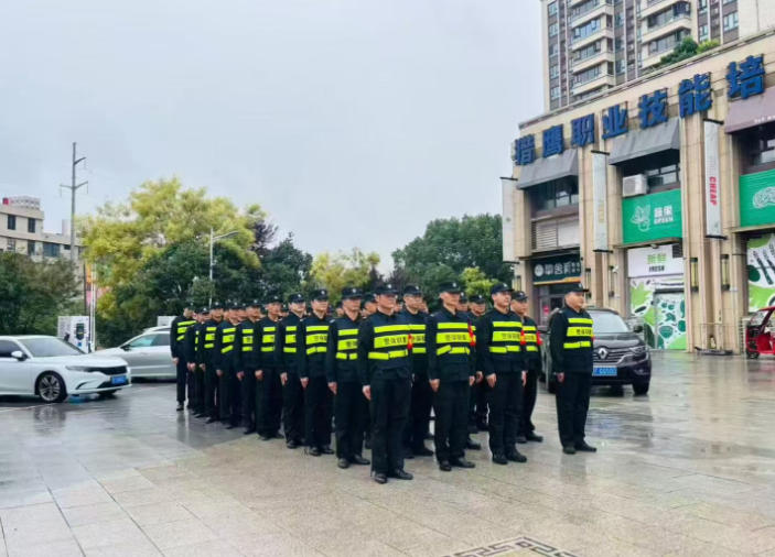 大型戶(hù)外活動(dòng)保安如何應(yīng)對(duì)突發(fā)風(fēng)險(xiǎn)？需與哪些團(tuán)隊(duì)協(xié)作？